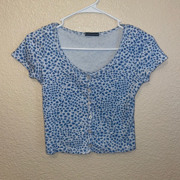 Brandy Melville Tops - Brandy Melville baby Tee cheetah print sz 6